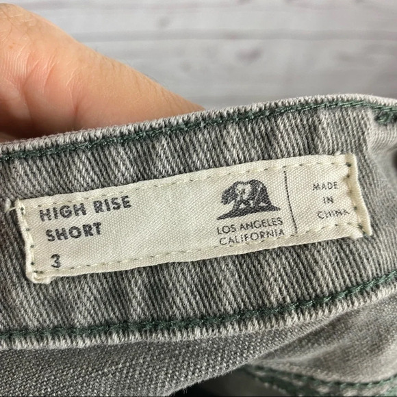 BULLHEAD Denim Co. High Rise gray distressed denim shorts Sz 3 - Picture 6 of 6